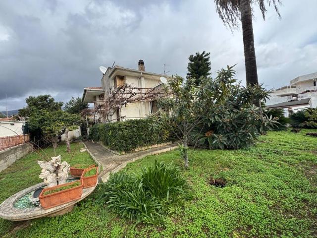 Villa Indipendente in vendita a Marinella, Calabria