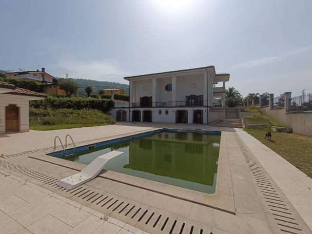 Villa Indipendente in vendita a Calabria, Catanzaro