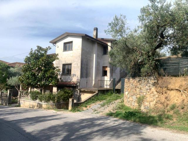 Villa Indipendente in vendita a Lamporecchio, Toscana