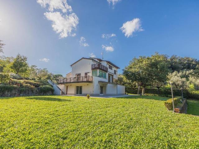 Villa Indipendente in vendita a Lamporecchio, Toscana