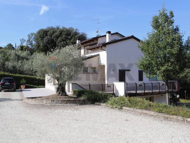 Villa Indipendente in vendita a Lamporecchio, Toscana