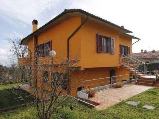 Villa Indipendente in vendita a Lamporecchio, Toscana