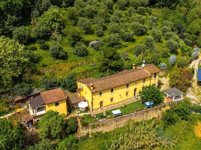 Villa Indipendente in vendita a San Baronto, Lamporecchio