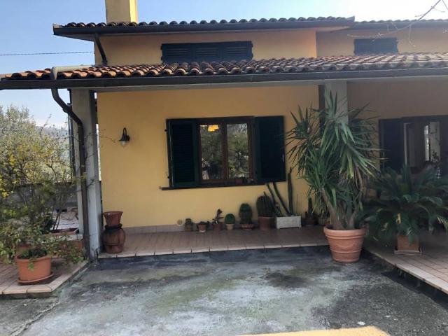 Villa Indipendente in vendita a Lamporecchio, Toscana
