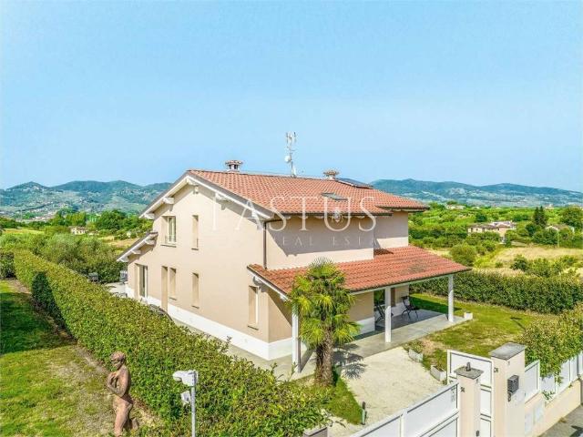 Villa Indipendente in vendita a Lamporecchio, Borgano