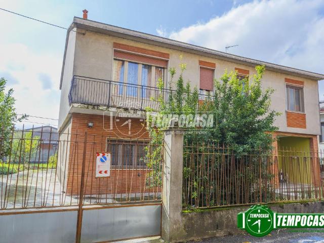 Villa Indipendente in vendita a Landriano, Lombardia