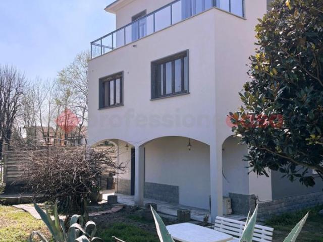 Villa Indipendente in vendita a Casa Cairola, Landriano