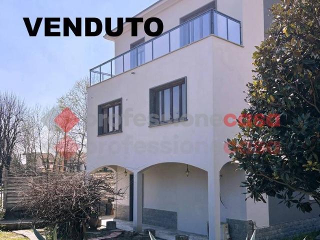 Villa Indipendente in vendita a Casa Cairola, Landriano