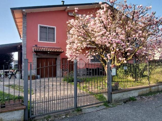Villa Indipendente in vendita a Casa Cairola, Landriano