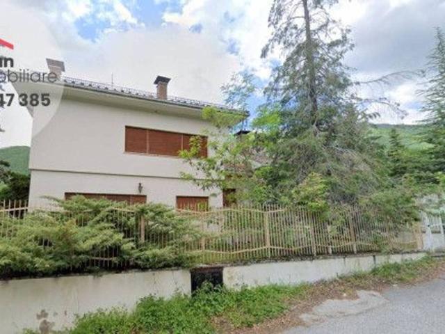 Villa Indipendente in vendita a Tornimparte, Abruzzo