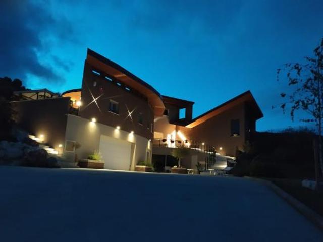 Villa Indipendente in vendita a Tornimparte, Abruzzo