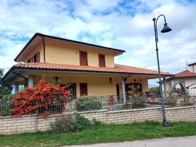 Villa Indipendente in vendita a Poggio Picenze, Abruzzo