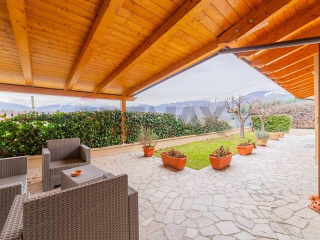 Villa Indipendente in vendita a Tornimparte, Abruzzo