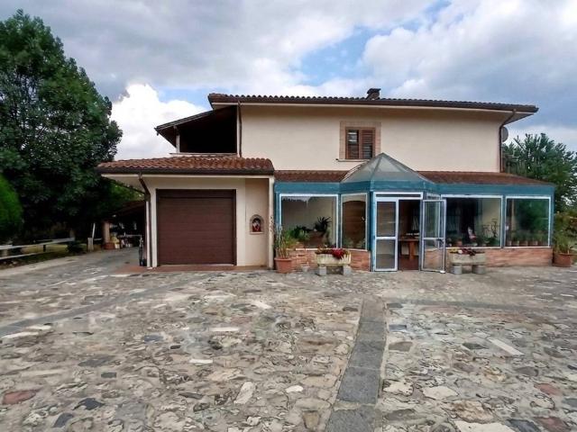 Villa Indipendente in vendita a Sant'Elia, Tornimparte