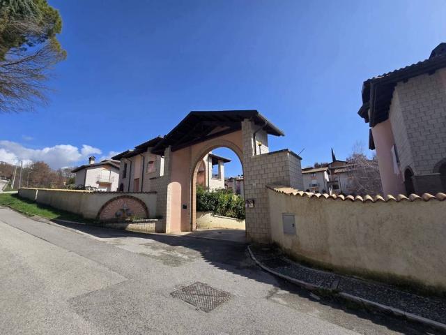 Villa Indipendente in vendita a Sant'Elia, Tornimparte