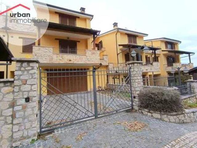 Villa Indipendente in vendita a Preturo, L'Aquila