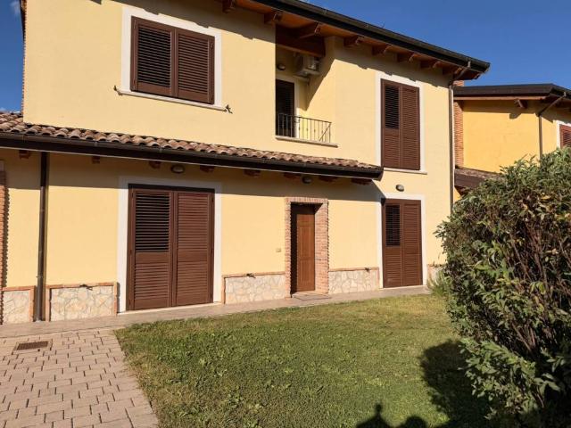 Villa Indipendente in vendita a Preturo, L'Aquila