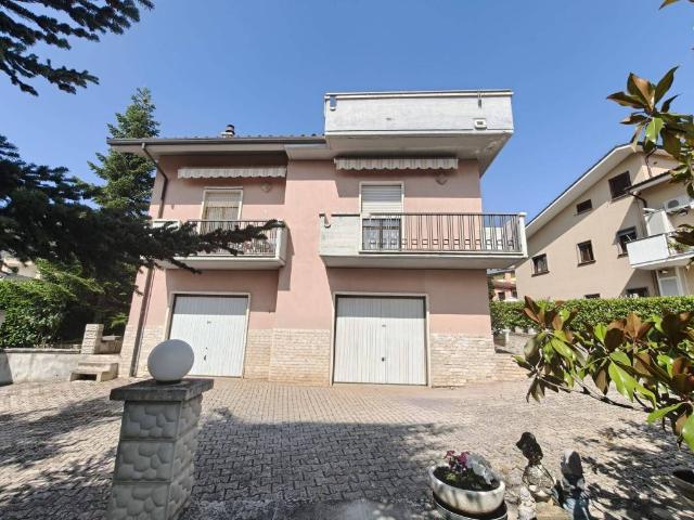 Villa Indipendente in vendita a Cansatessa, Tornimparte