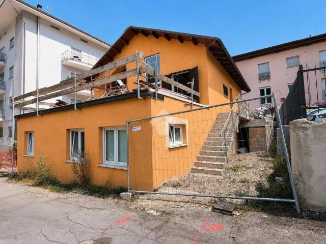 Villa Indipendente in vendita a Borgo Rivera, Tornimparte