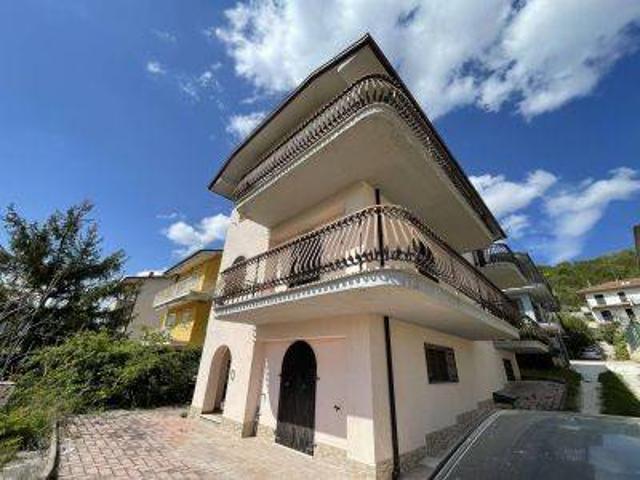 Villa Indipendente in vendita a Tornimparte, Abruzzo