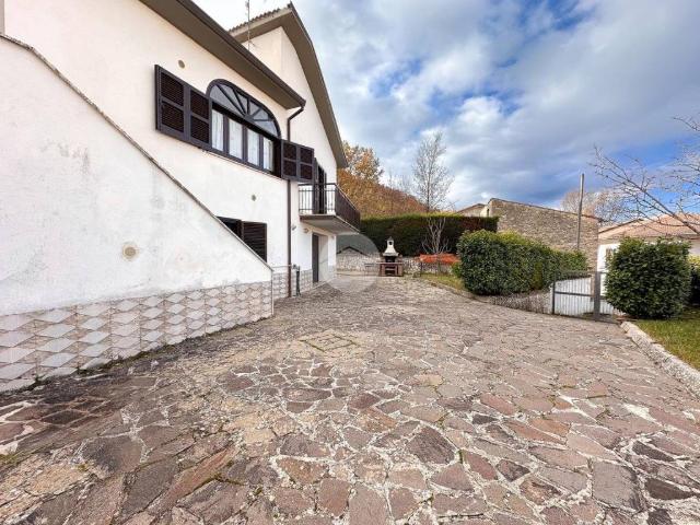 Villa Indipendente in vendita a Tornimparte, Abruzzo