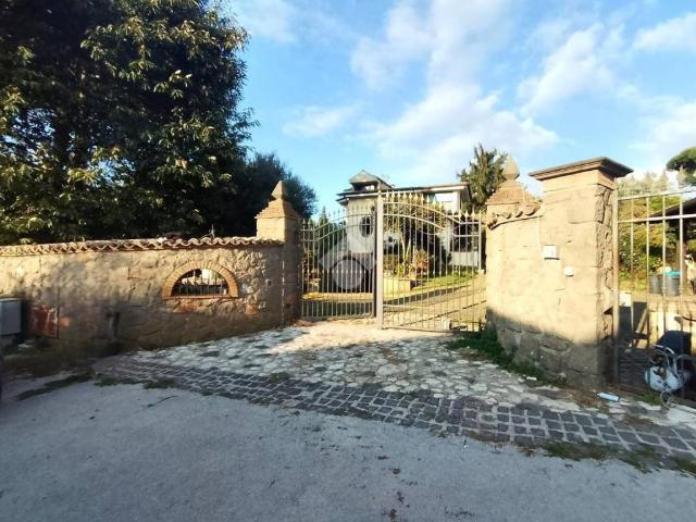Villa Indipendente in vendita a Valle Mazzone, Roma Capitale