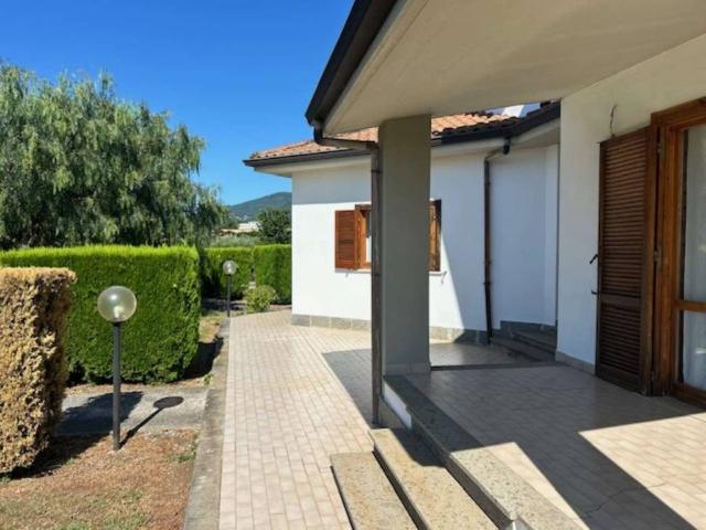 Villa Indipendente in vendita a Valle Mazzone, Roma Capitale