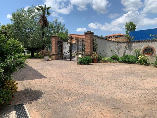 Villa Indipendente in vendita a Valle Mazzone, Roma Capitale
