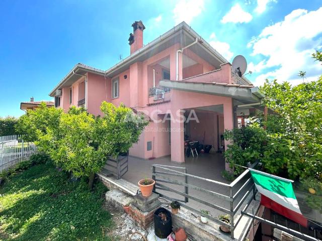 Villa Indipendente in vendita a Valle Mazzone, Roma Capitale