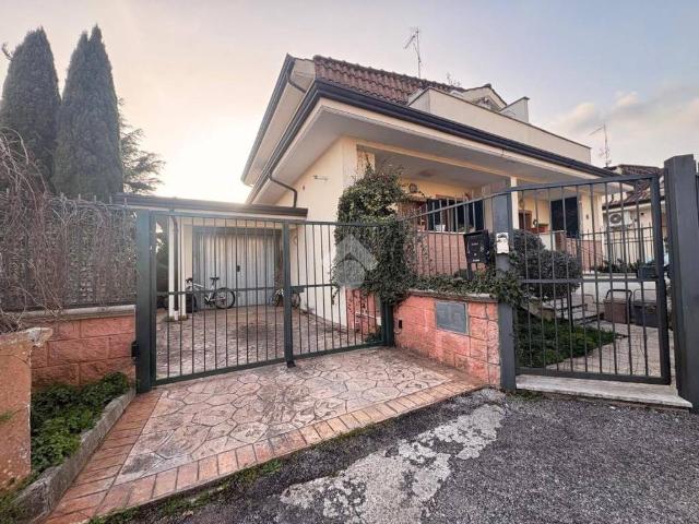 Villa Indipendente in vendita a Valle Mazzone, Roma Capitale