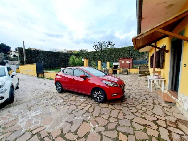 Villa Indipendente in vendita a Valle Mazzone, Roma Capitale
