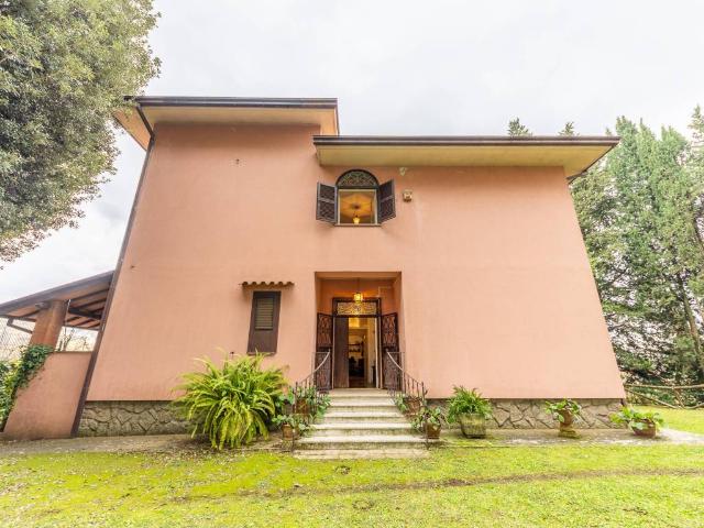 Villa Indipendente in vendita a Valle Mazzone, Roma Capitale