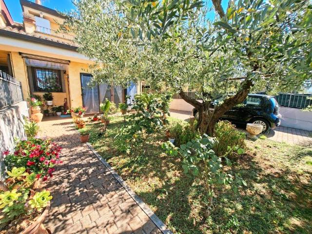 Villa Indipendente in vendita a Valle Mazzone, Roma Capitale