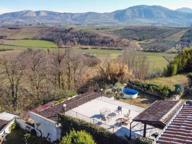 Villa Indipendente in vendita a Valle Mazzone, Roma Capitale