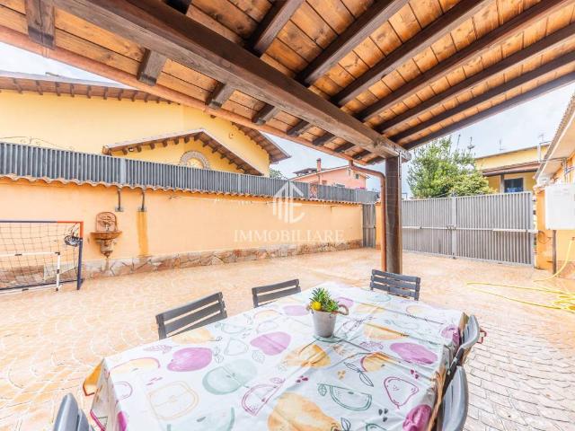 Villa Indipendente in vendita a Valle Mazzone, Roma Capitale