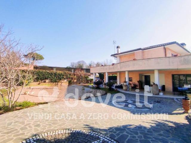 Villa Indipendente in vendita a Valle Mazzone, Roma Capitale