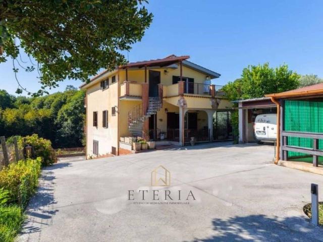 Villa Indipendente in vendita a Valle Mazzone, Roma Capitale