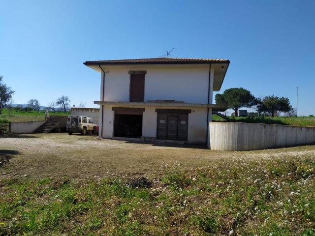 Villa Indipendente in vendita a Larino, Molise