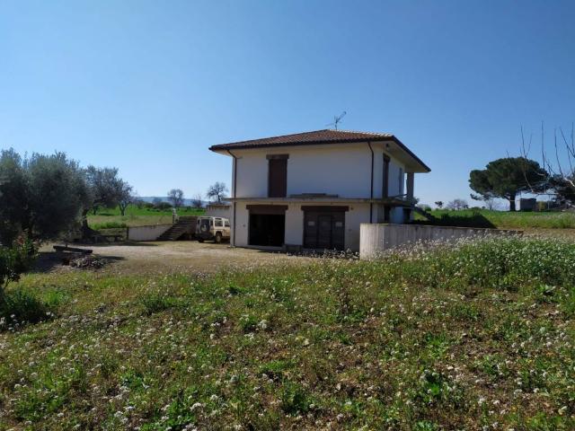 Villa Indipendente in vendita a Larino, Molise
