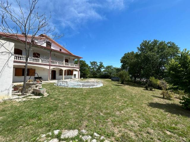 Villa Indipendente in vendita a Larino, Molise