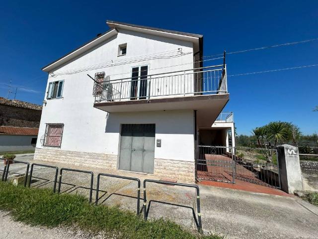 Villa Indipendente in vendita a Larino, Molise