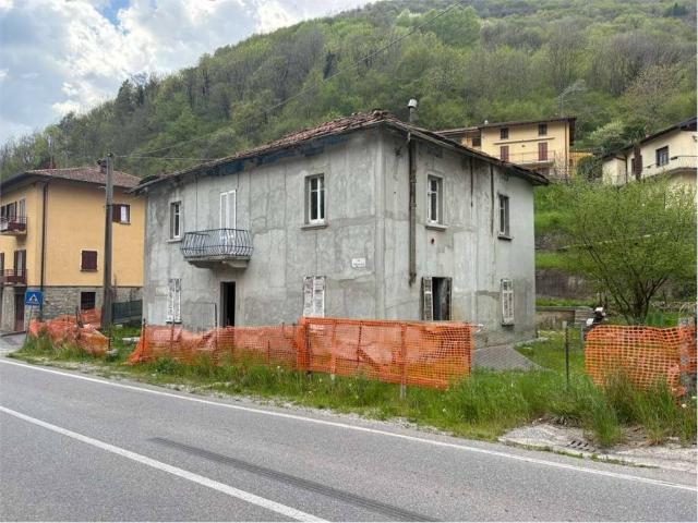 Villa Indipendente in vendita a Lasnigo, Lombardia