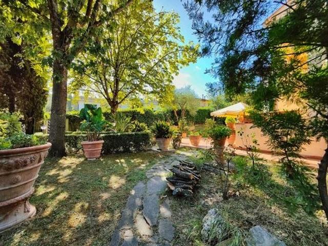 Villa Indipendente in vendita a Lastra A Signa, Toscana