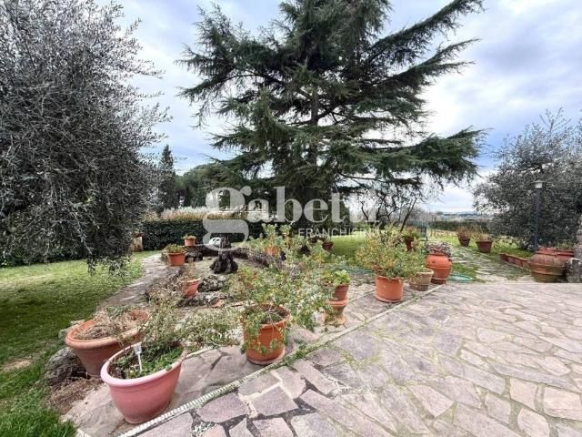 Villa Indipendente in vendita a Lastra A Signa, Toscana