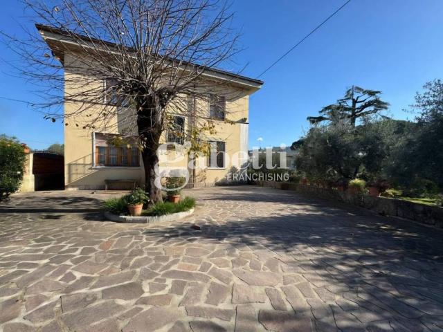 Villa Indipendente in vendita a Lastra A Signa, Toscana