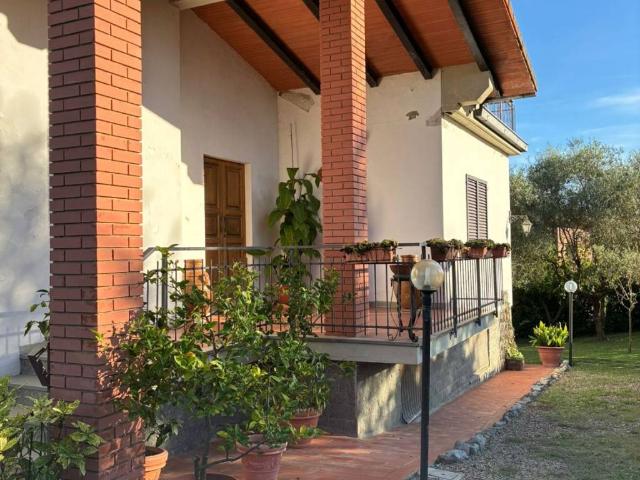 Villa Indipendente in vendita a Laterina Pergine Valdarno, Laterina