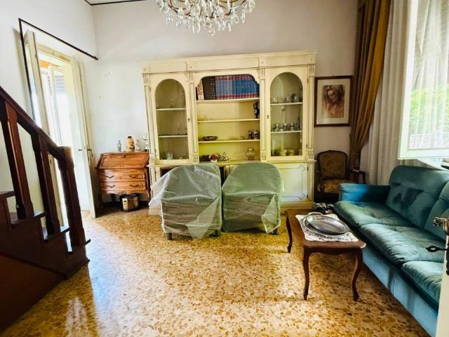 Villa Indipendente in vendita a Laterina Pergine Valdarno, Laterina