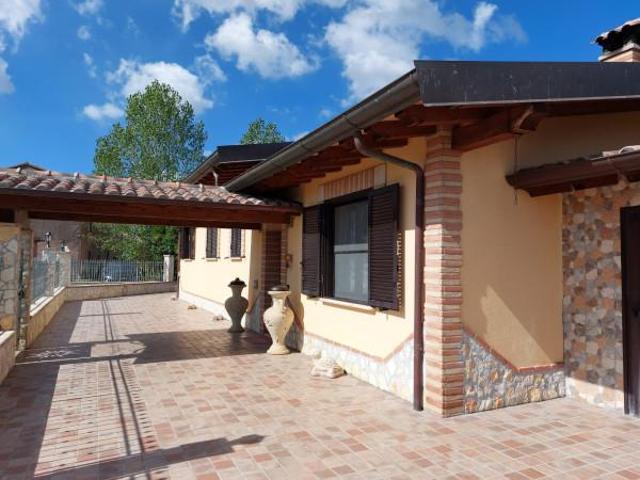 Villa Indipendente in vendita a Nucleo Pantano d'Inferno, Latina