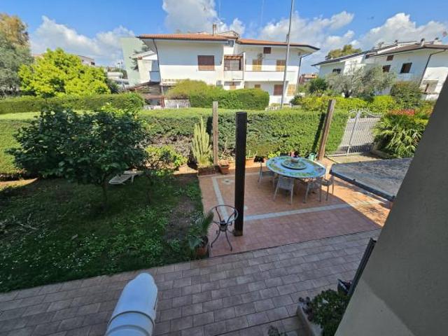 Villa Indipendente in vendita a Agora, Latina