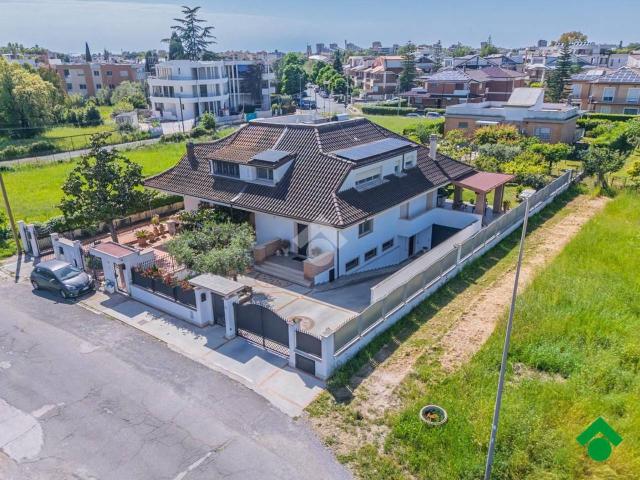Villa Indipendente in vendita a Persicara, Latina
